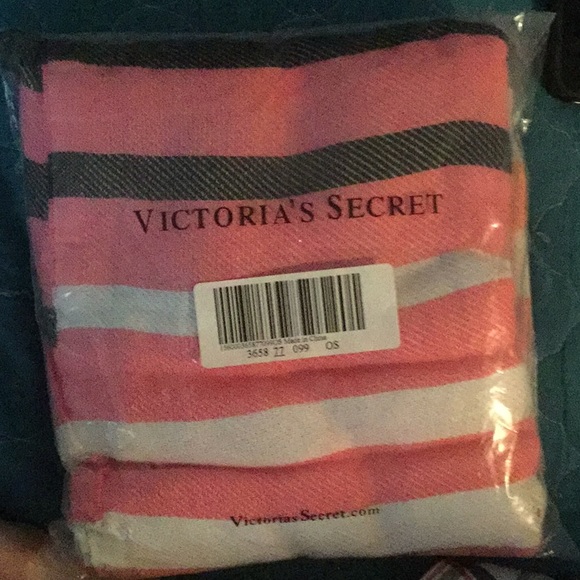 VICTORIAS SECRET~STRIPED Stadium Blanket - Picture 1 of 2